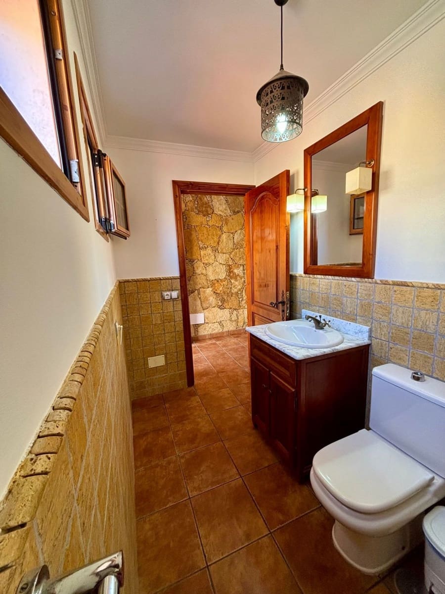 5 bedroom Villa for sale in Arguineguin with pool garage - € 1,100,000 (Ref: 10094070)