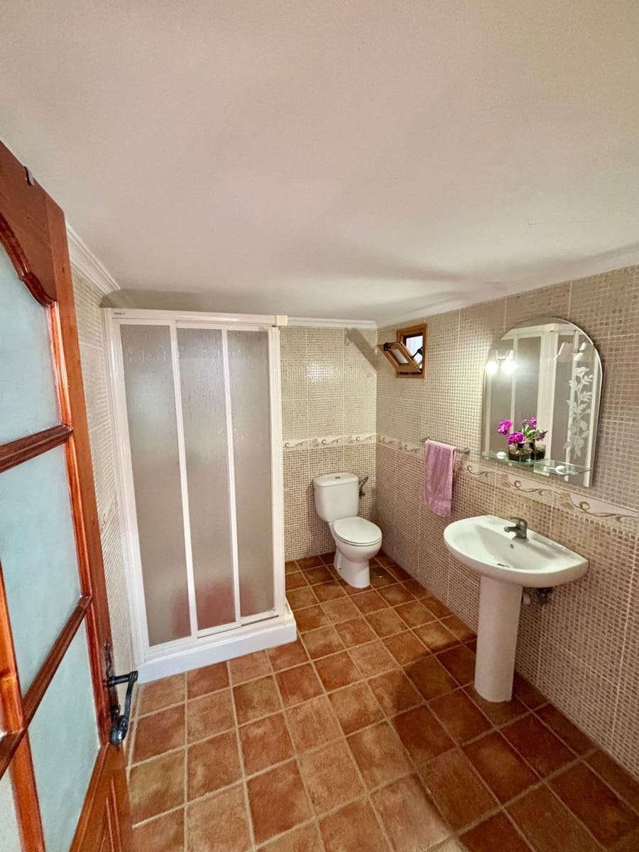 5 bedroom Villa for sale in Arguineguin with pool garage - € 1,100,000 (Ref: 10094070)