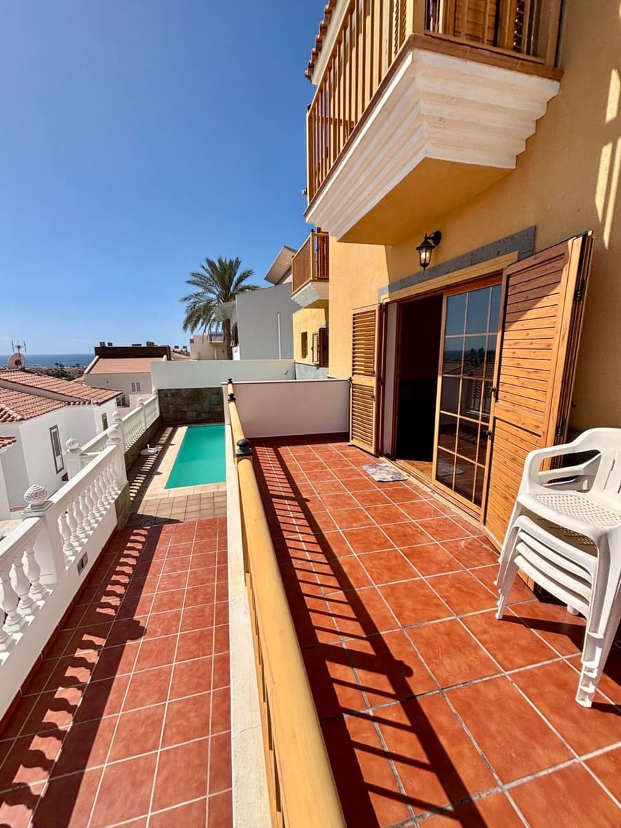 5 bedroom Villa for sale in Arguineguin with pool garage - € 1,100,000 (Ref: 10094070)