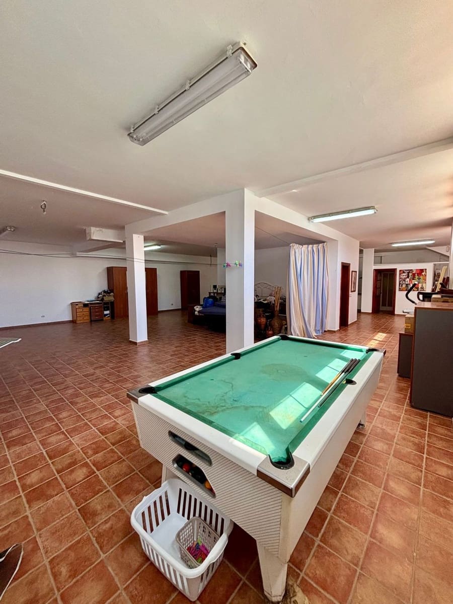 5 bedroom Villa for sale in Arguineguin with pool garage - € 1,100,000 (Ref: 10094070)