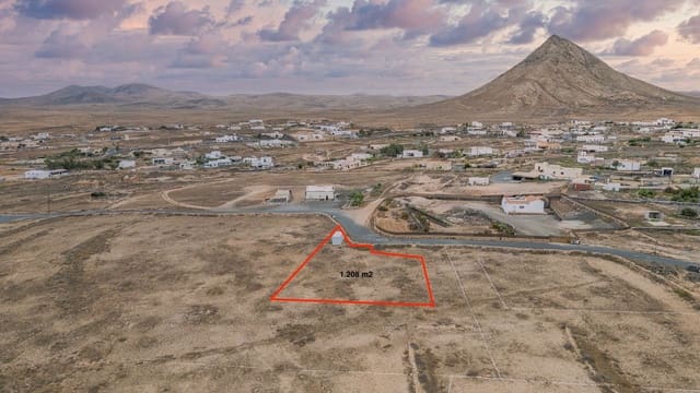 Teren niezagospodarowany na sprzedaż w Tindaya, La Oliva - 160 000 € (Ref: 10115435)
