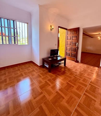 3 chambre Villa/Maison à vendre à Santa Brígida avec garage - 355 000 € (Ref: 10118509)