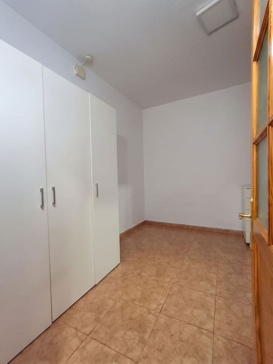 5 soveværelse Byhus til salg i Las Palmas de Gran Canaria med garage - € 275.000 (Ref: 10154377)