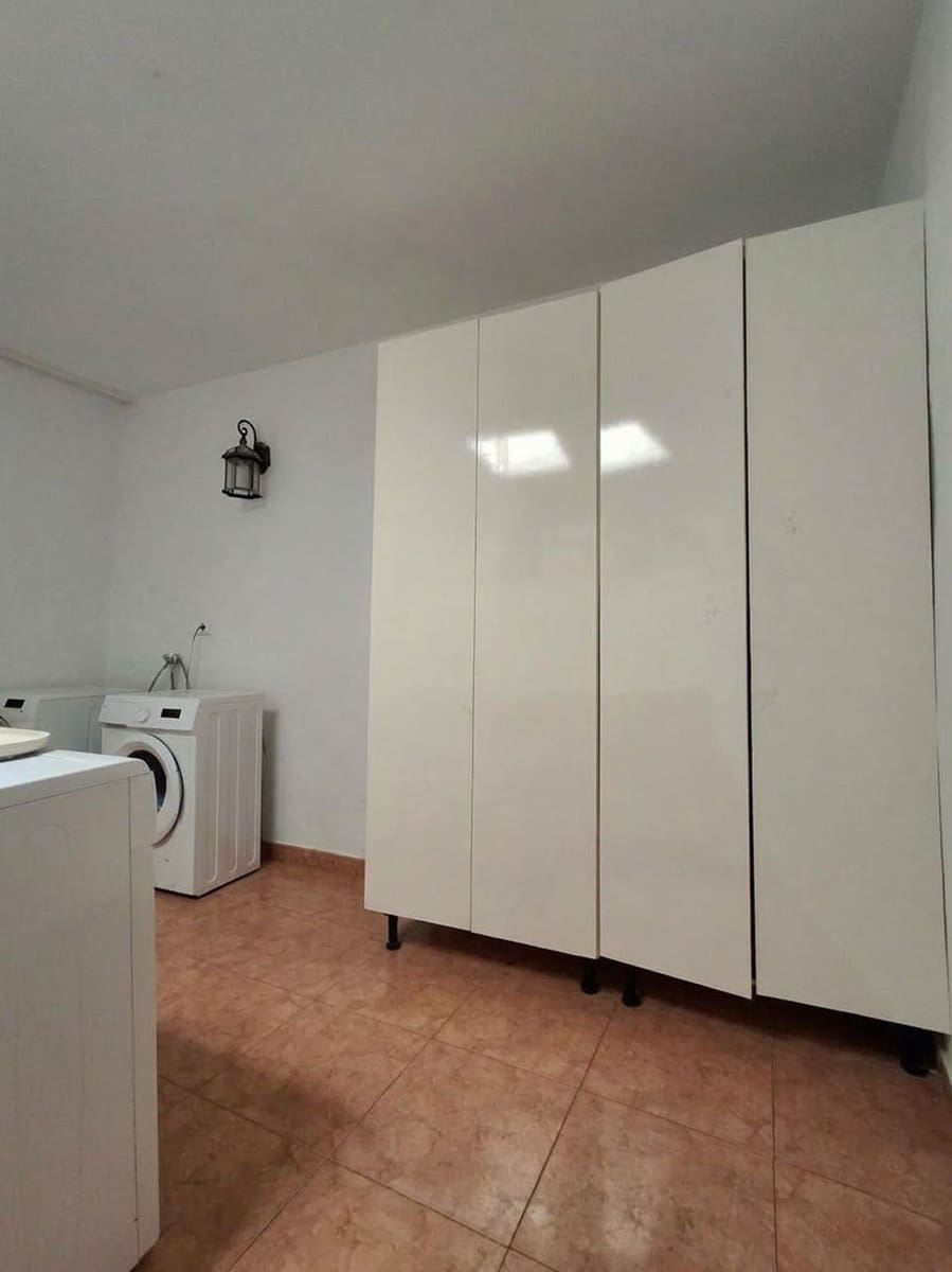 5 soveværelse Byhus til salg i Las Palmas de Gran Canaria med garage - € 275.000 (Ref: 10154377)