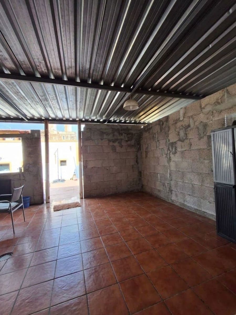 5 soveværelse Byhus til salg i Las Palmas de Gran Canaria med garage - € 275.000 (Ref: 10154377)