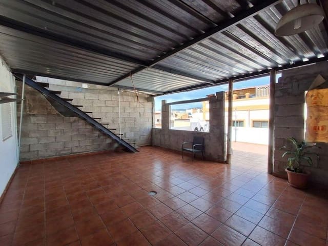 5 soveværelse Byhus til salg i Tamaraceite, Las Palmas de Gran Canaria med garage - € 275.000 (Ref: 10154377)