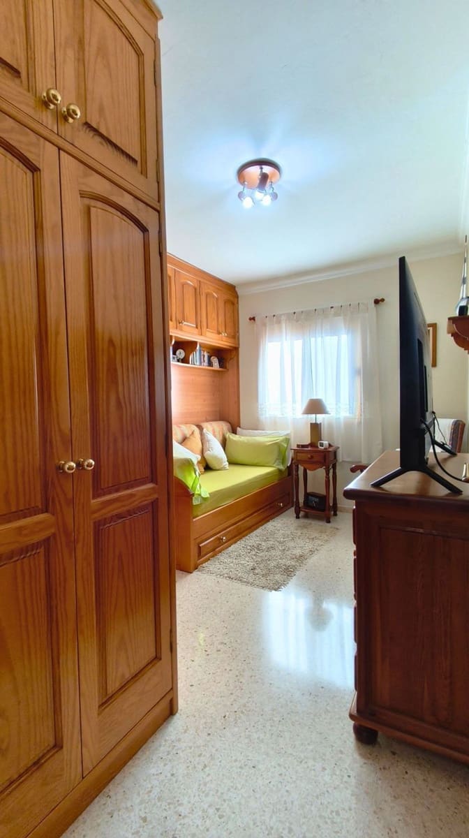 2 makuuhuone Omakotitalo myytävänä paikassa Las Palmas de Gran Canaria mukana 
autotalli - 279 000 € (Ref: 10164005)