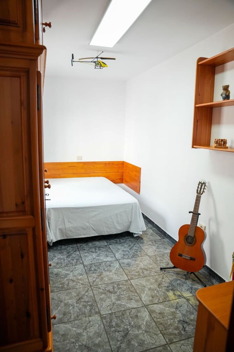 3 bedroom Apartment for sale in Santa Lucia de Tirajana with garage - € 225,000 (Ref: 10165968)