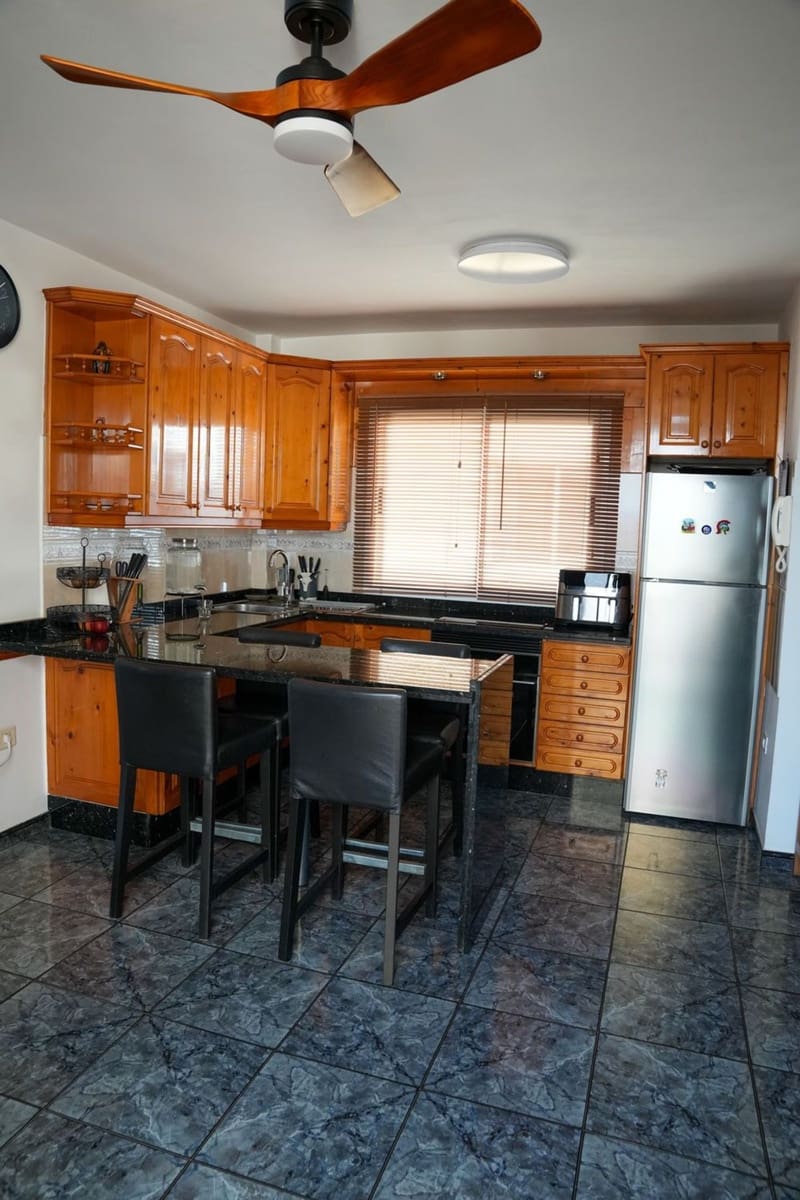 3 bedroom Apartment for sale in Santa Lucia de Tirajana with garage - € 225,000 (Ref: 10165968)