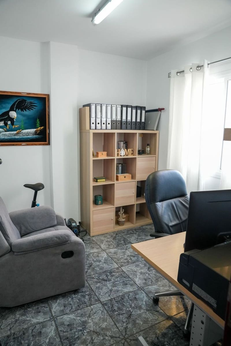 3 bedroom Apartment for sale in Santa Lucia de Tirajana with garage - € 225,000 (Ref: 10165968)