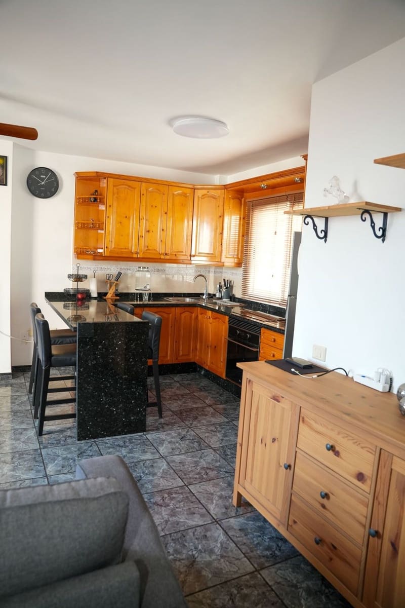 3 bedroom Apartment for sale in Santa Lucia de Tirajana with garage - € 225,000 (Ref: 10165968)
