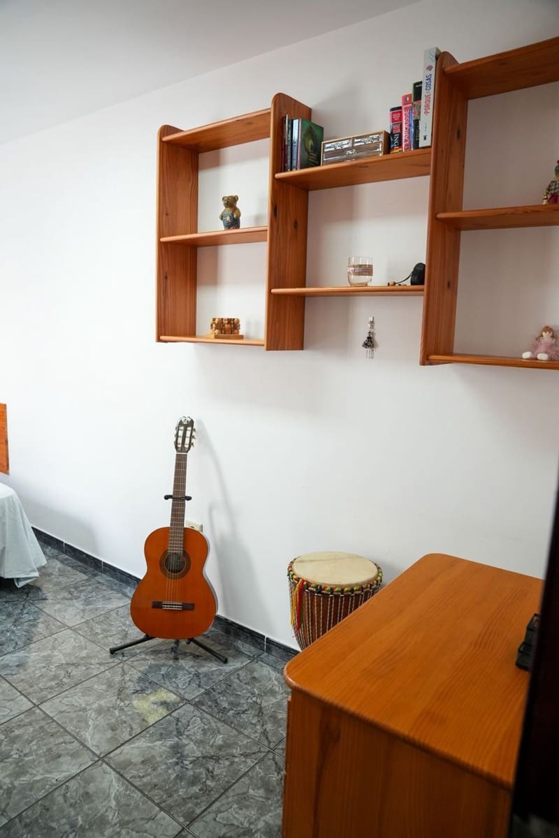3 bedroom Apartment for sale in Santa Lucia de Tirajana with garage - € 225,000 (Ref: 10165968)