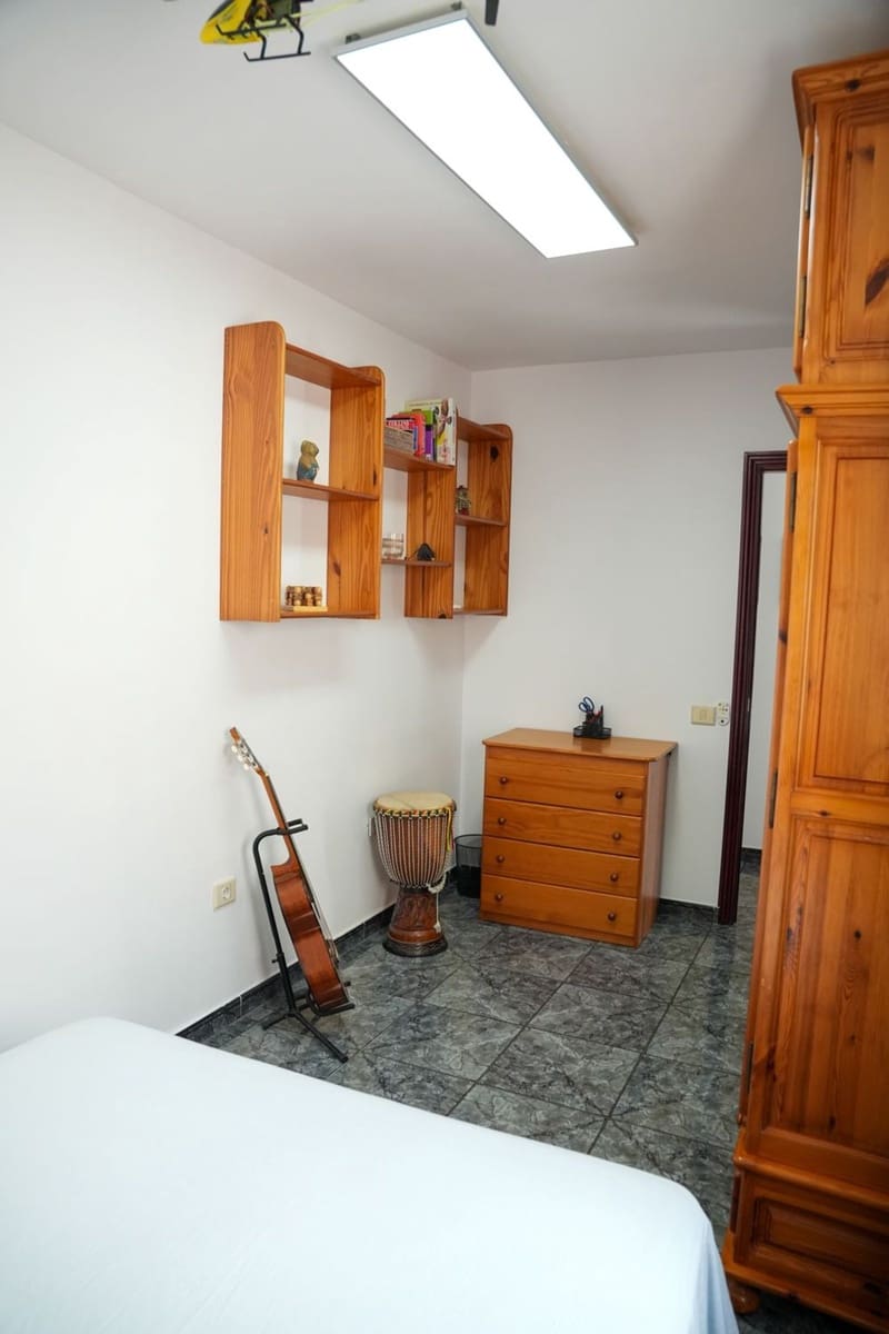 3 bedroom Apartment for sale in Santa Lucia de Tirajana with garage - € 225,000 (Ref: 10165968)
