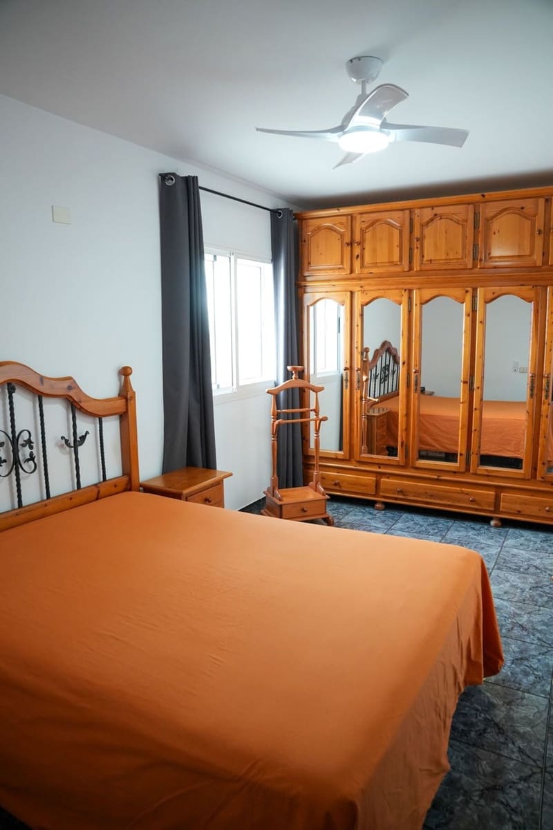 3 bedroom Apartment for sale in Santa Lucia de Tirajana with garage - € 225,000 (Ref: 10165968)