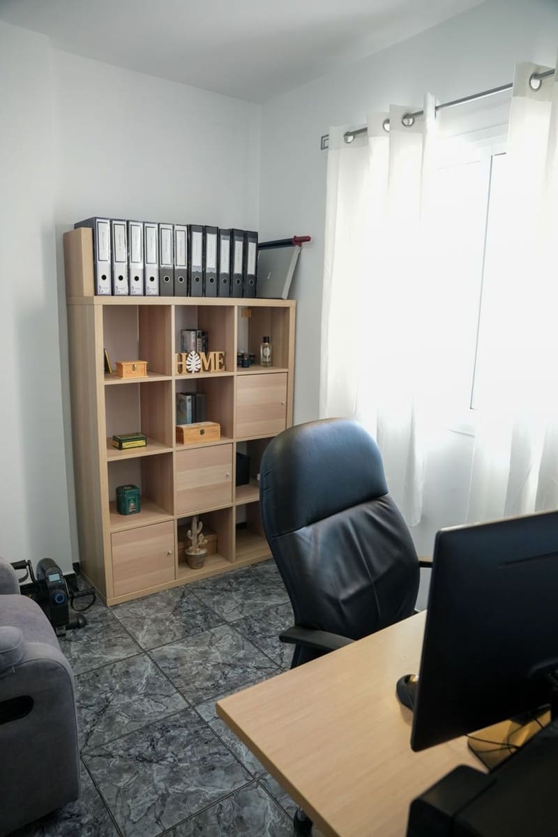 3 bedroom Apartment for sale in Santa Lucia de Tirajana with garage - € 225,000 (Ref: 10165968)