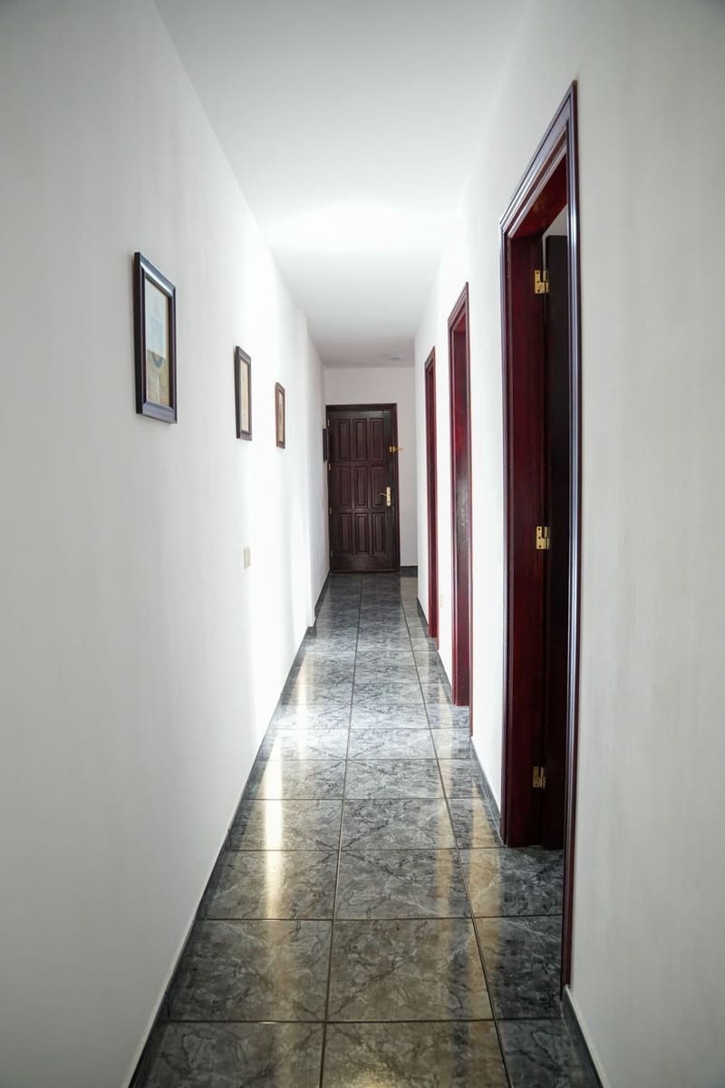 3 bedroom Apartment for sale in Santa Lucia de Tirajana with garage - € 225,000 (Ref: 10165968)