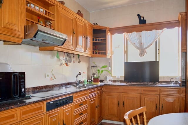 5 soveværelse Villa til salg i Santa Brígida med garage - € 353.000 (Ref: 10168034)