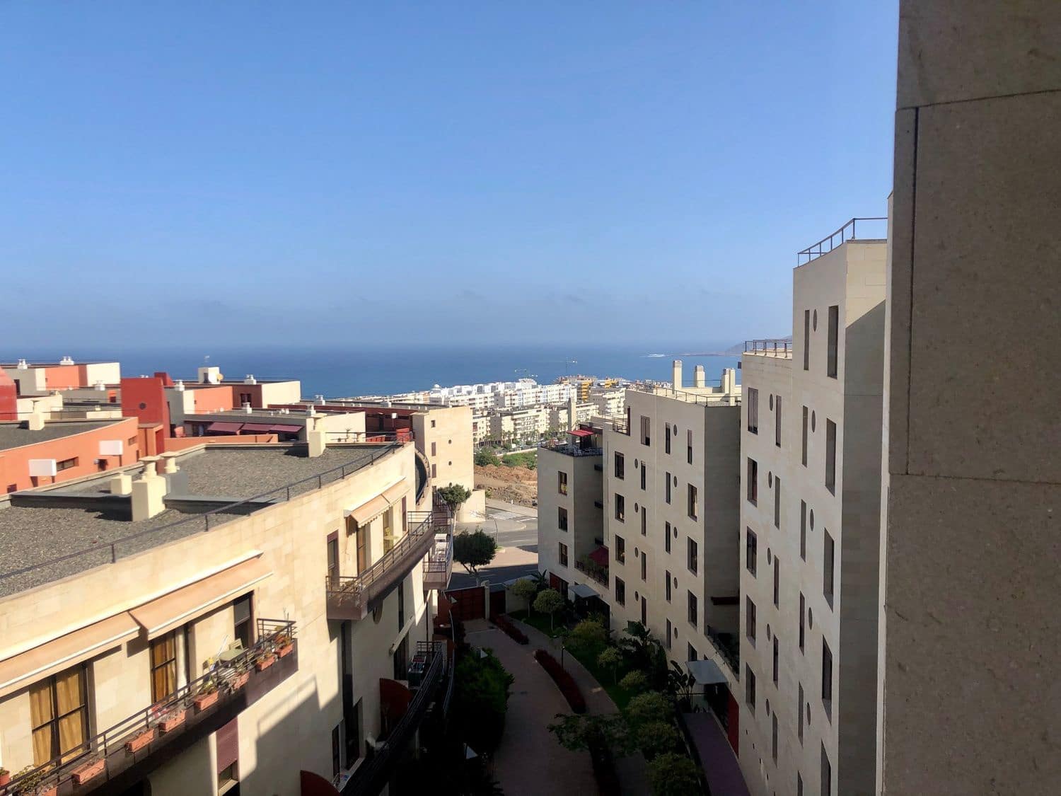 3 slaapkamer Appartement te huur in Las Palmas de Gran Canaria met garage - € 1.200 (Ref: 5556496)