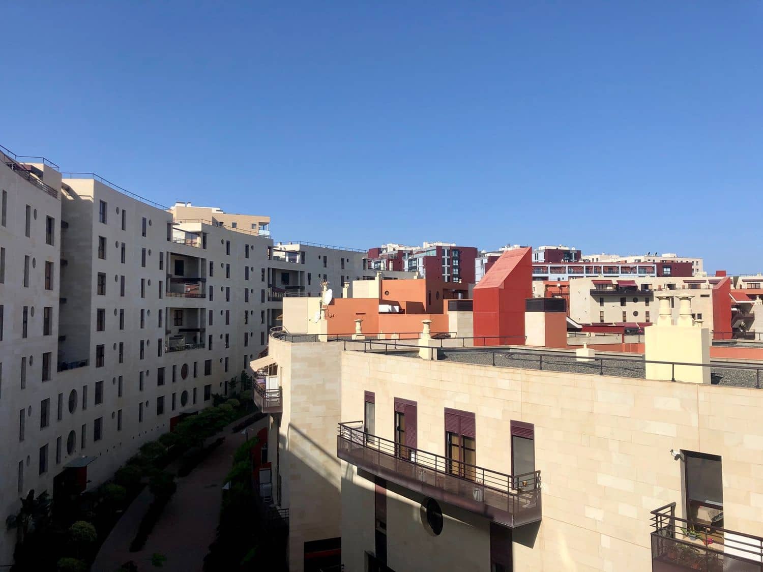 3 slaapkamer Appartement te huur in Las Palmas de Gran Canaria met garage - € 1.200 (Ref: 5556496)