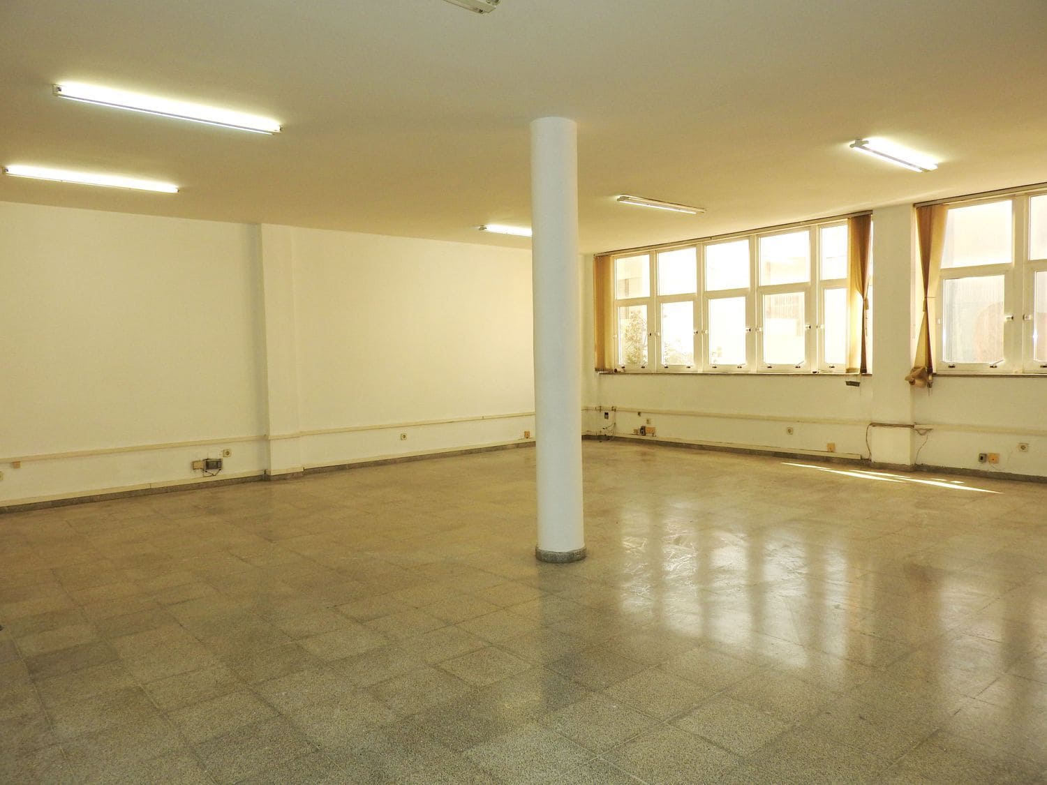 Office for rent in Las Palmas de Gran Canaria - € 650 (Ref: 5706316)