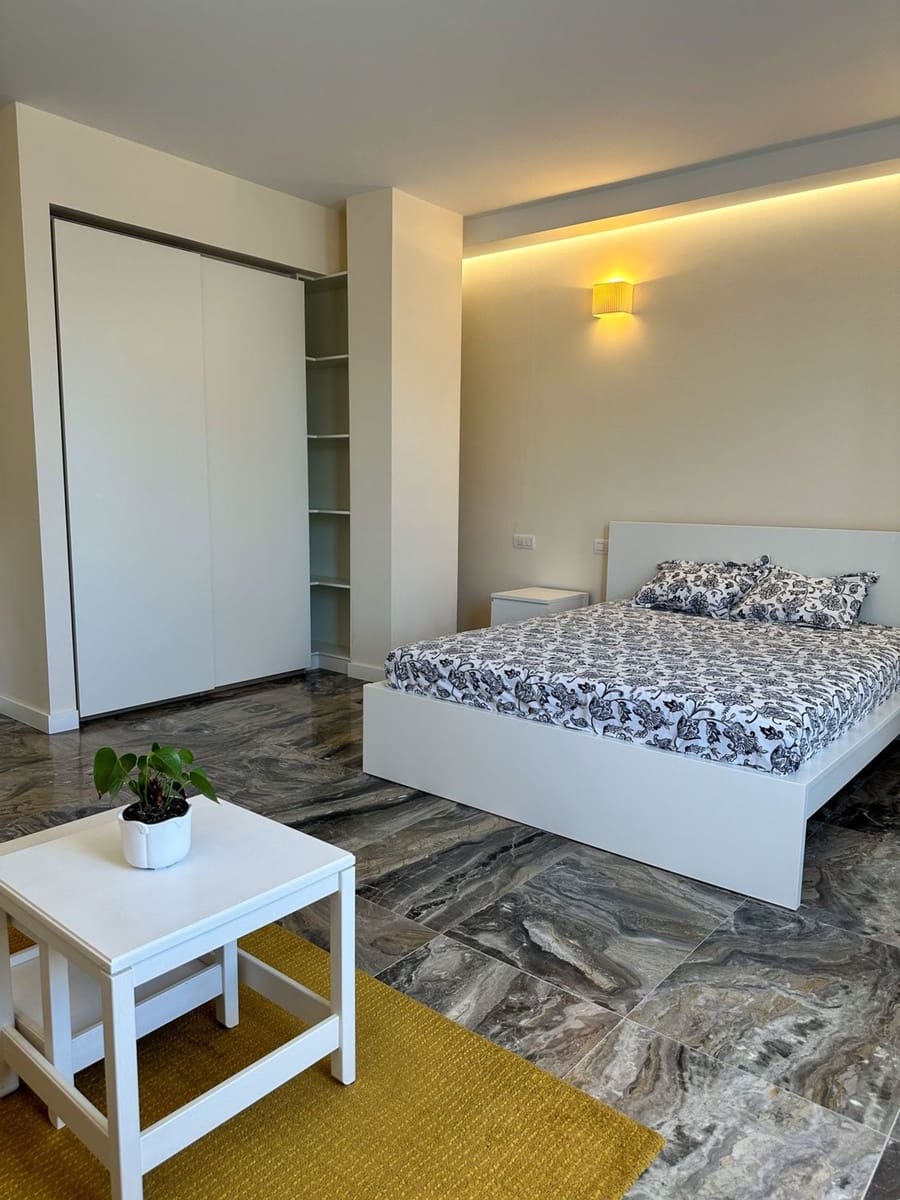 Apartment for rent in Las Palmas de Gran Canaria with garage - € 900 (Ref: 7394046)