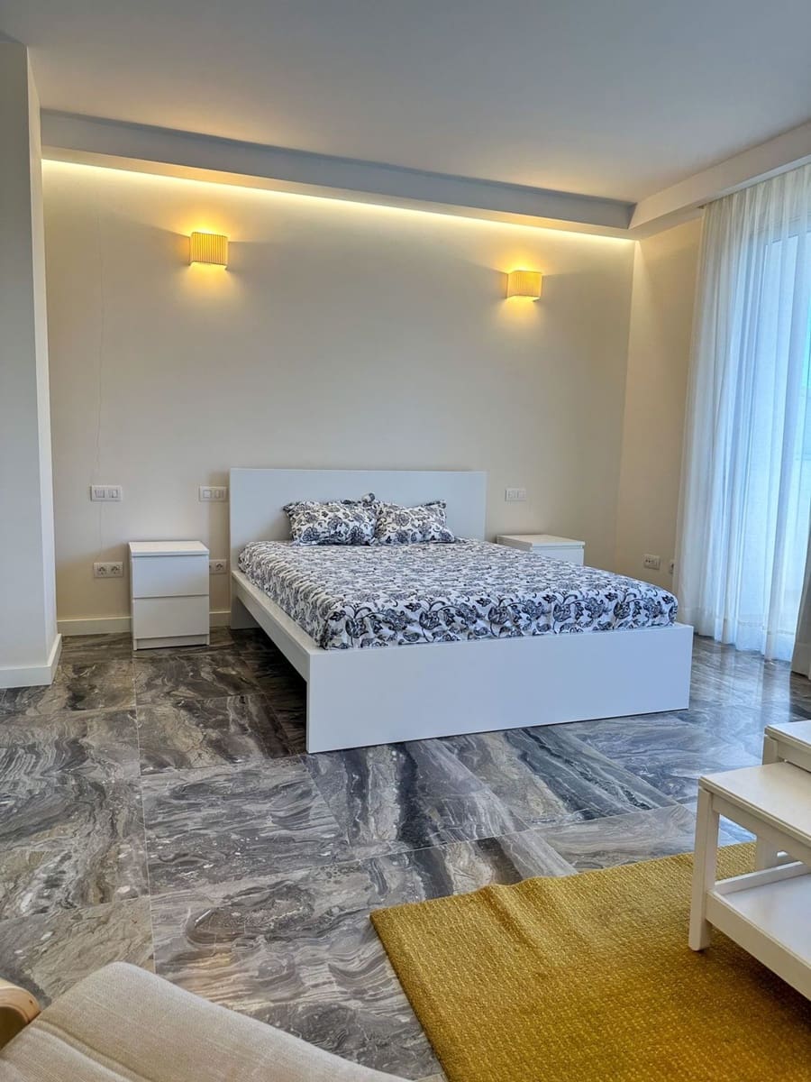 Apartment for rent in Las Palmas de Gran Canaria with garage - € 900 (Ref: 7394046)