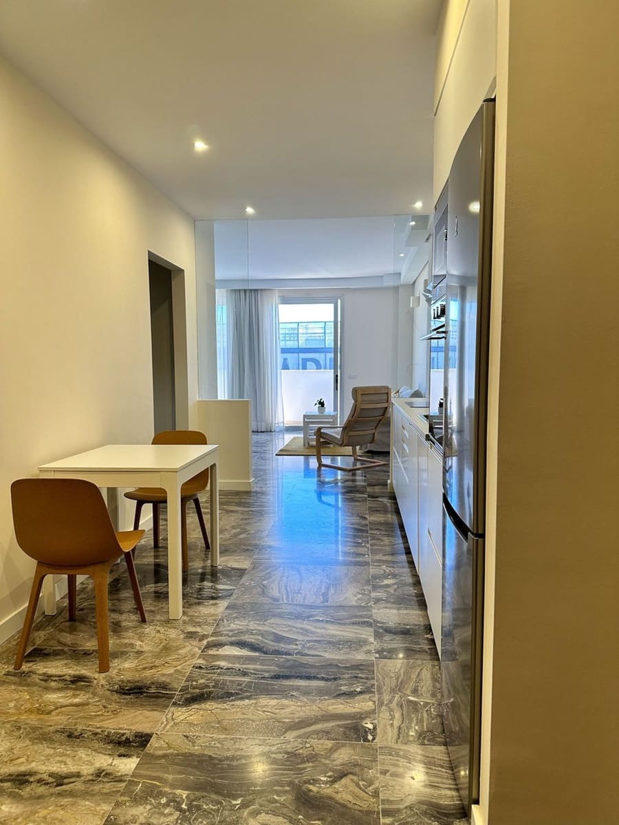 Apartment for rent in Las Palmas de Gran Canaria with garage - € 900 (Ref: 7394046)