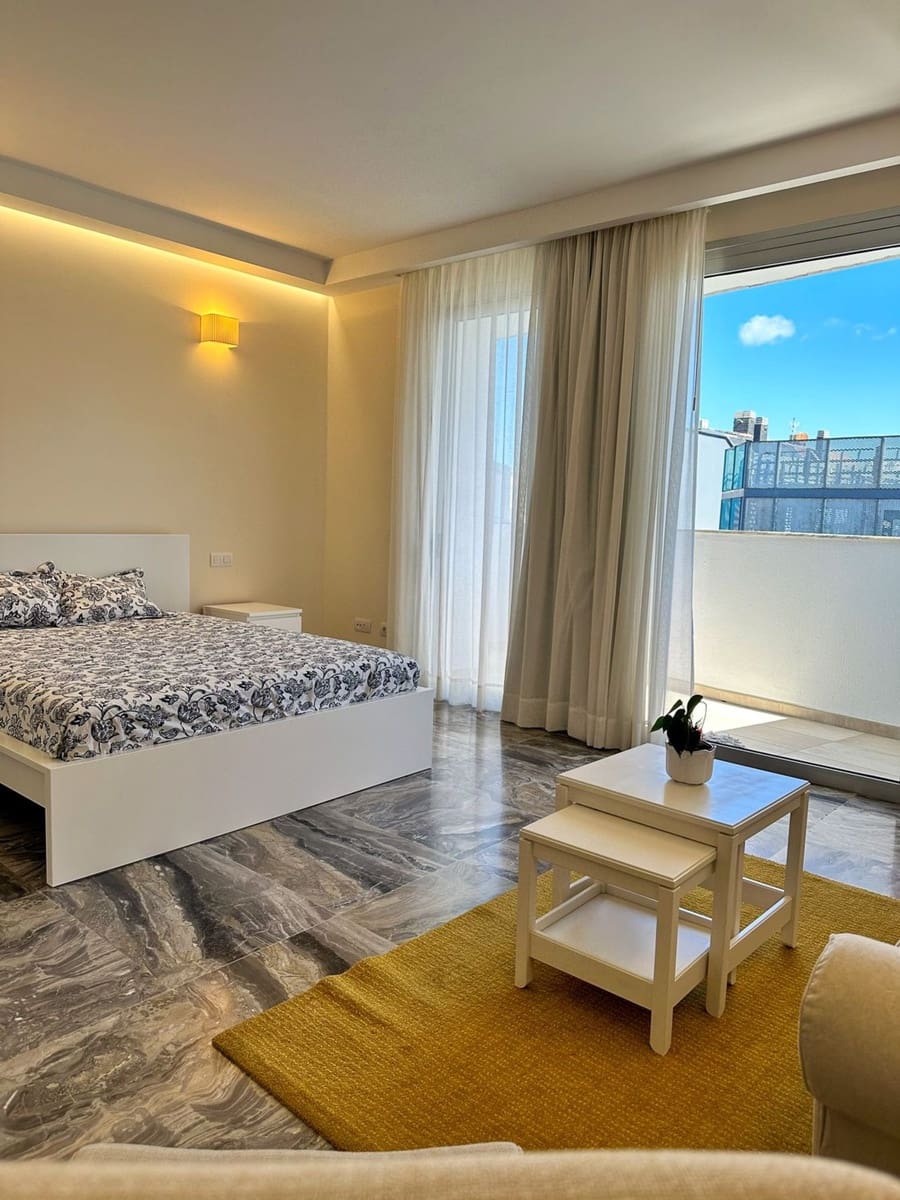Apartment for rent in Las Palmas de Gran Canaria with garage - € 900 (Ref: 7394046)
