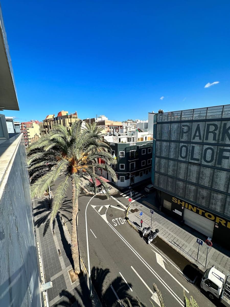 Apartment for rent in Las Palmas de Gran Canaria with garage - € 900 (Ref: 7394046)