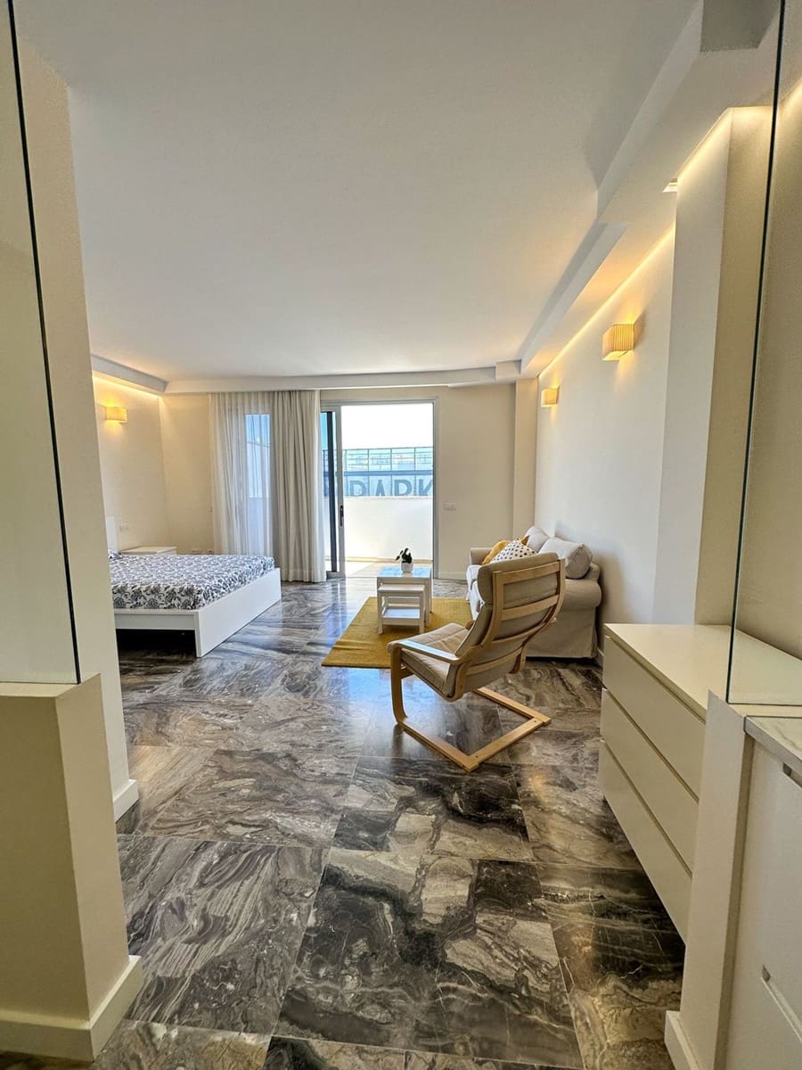 Apartment for rent in Las Palmas de Gran Canaria with garage - € 900 (Ref: 7394046)