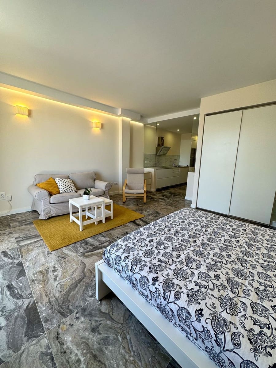Apartment for rent in Las Palmas de Gran Canaria with garage - € 900 (Ref: 7394046)