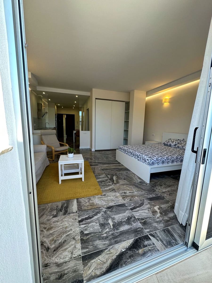 Apartment for rent in Las Palmas de Gran Canaria with garage - € 900 (Ref: 7394046)
