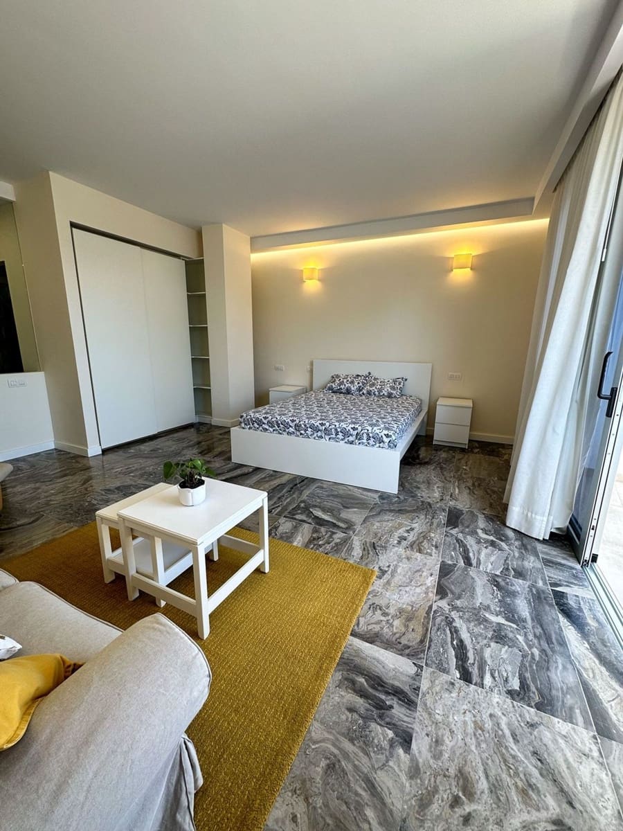 Apartment for rent in Las Palmas de Gran Canaria with garage - € 900 (Ref: 7394046)
