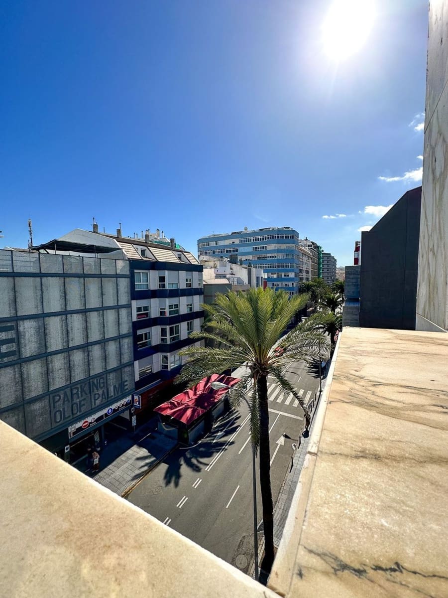 Apartment for rent in Las Palmas de Gran Canaria with garage - € 900 (Ref: 7394046)