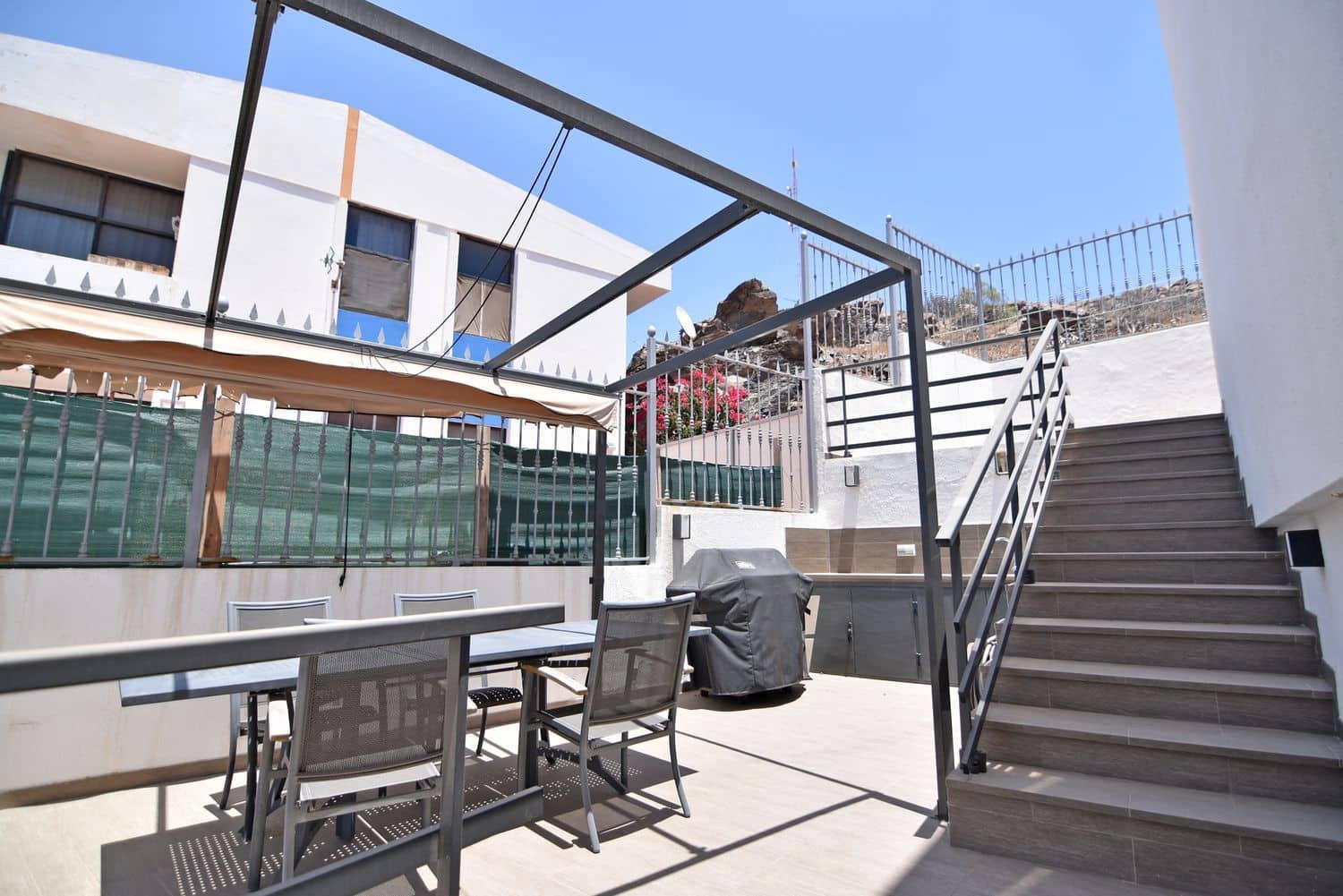 5 quarto Casa em Banda para venda em San Bartolome de Tirajana com piscina garagem - 850 000 € (Ref: 7604613)