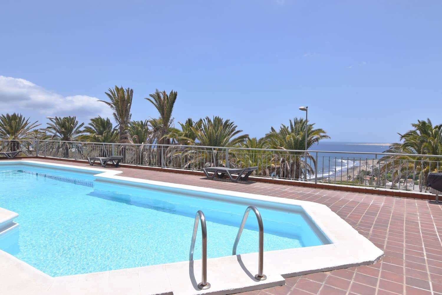 5 quarto Casa em Banda para venda em San Bartolome de Tirajana com piscina garagem - 850 000 € (Ref: 7604613)