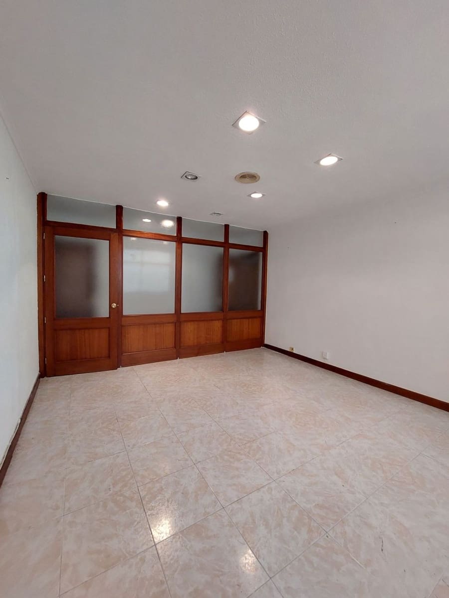 Office for rent in Las Palmas de Gran Canaria - € 225 (Ref: 7713949)