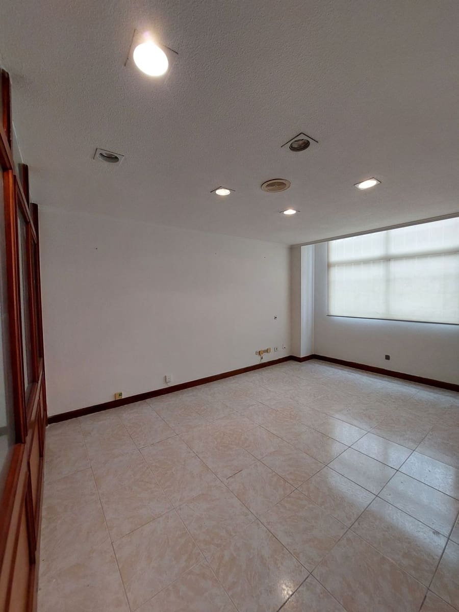 Office for rent in Las Palmas de Gran Canaria - € 225 (Ref: 7713949)