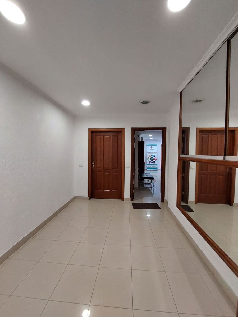 Office for rent in Las Palmas de Gran Canaria - € 225 (Ref: 7713949)