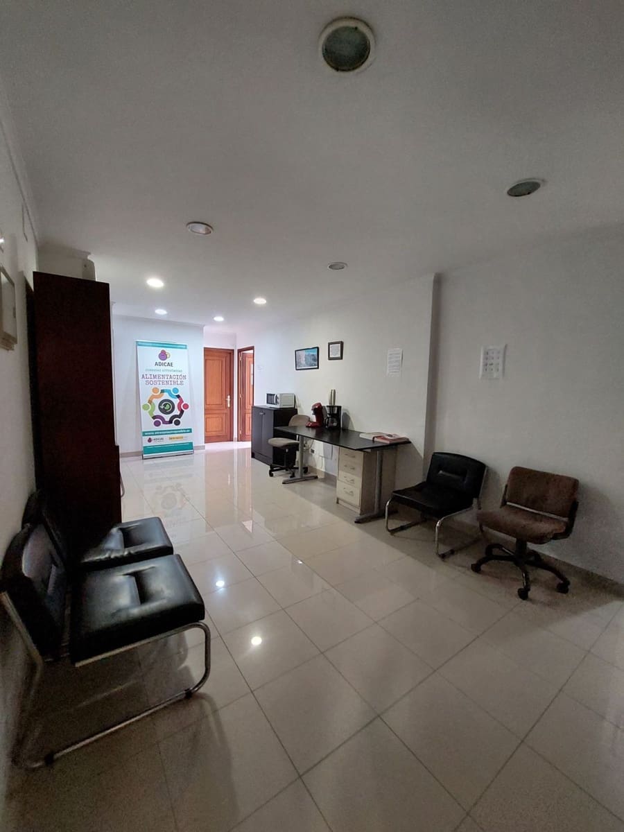 Office for rent in Las Palmas de Gran Canaria - € 225 (Ref: 7713949)