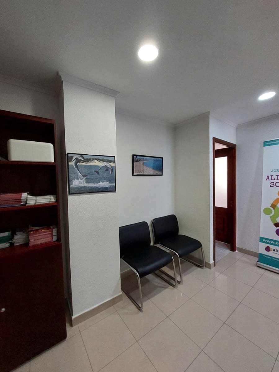Office for rent in Las Palmas de Gran Canaria - € 225 (Ref: 7713949)