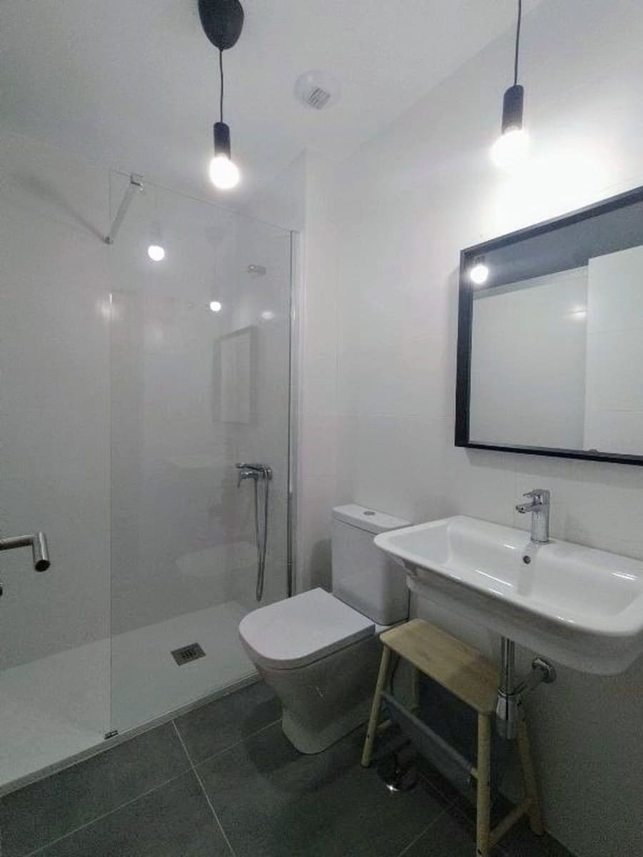 Lejlighed til leje i Las Palmas de Gran Canaria med garage - € 750 (Ref: 8082977)