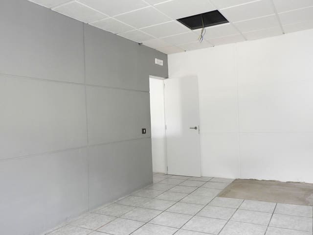 Office for rent in Isleta, Las Palmas de Gran Canaria - € 700 (Ref: 8125269)