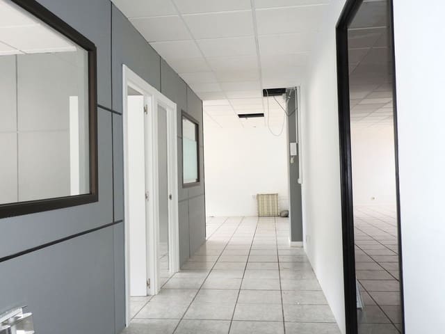 Office for rent in Isleta, Las Palmas de Gran Canaria - € 700 (Ref: 8125269)