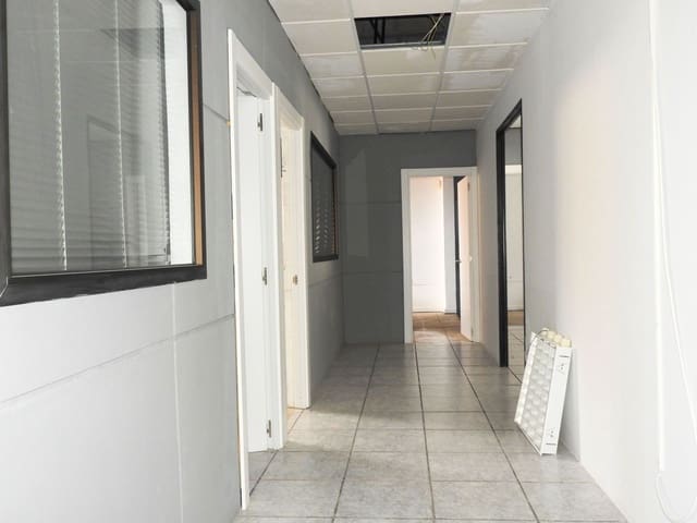 Office for rent in Isleta, Las Palmas de Gran Canaria - € 700 (Ref: 8125269)