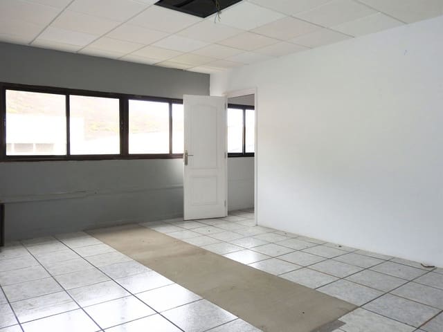 Office for rent in Isleta, Las Palmas de Gran Canaria - € 700 (Ref: 8125269)