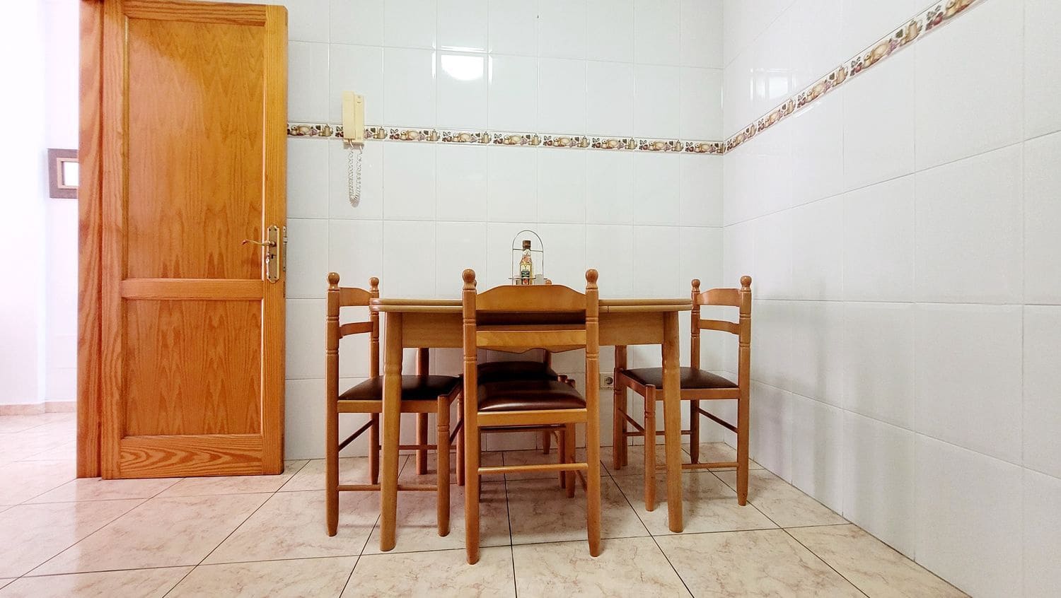 3 slaapkamer Appartement te huur in Las Palmas de Gran Canaria met garage - € 1.300 (Ref: 8677403)