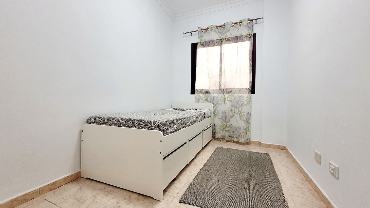 3 slaapkamer Appartement te huur in Las Palmas de Gran Canaria met garage - € 1.300 (Ref: 8677403)