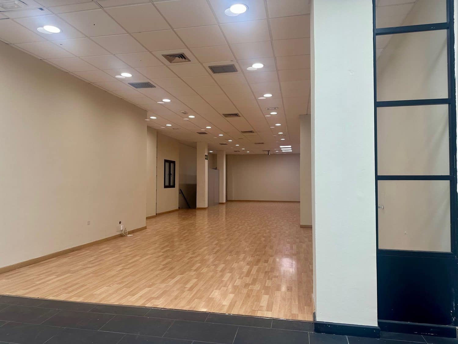 Commercial for sale in Las Palmas de Gran Canaria - € 495,000 (Ref: 8690906)