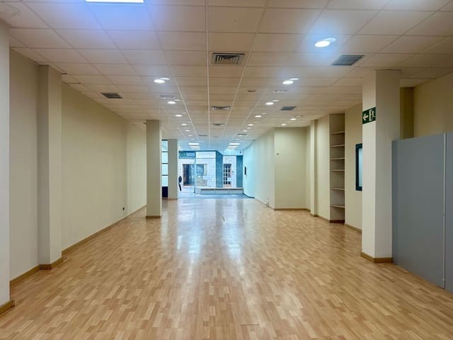 Commercial for sale in Triana, Las Palmas de Gran Canaria - € 495,000 (Ref: 8690906)